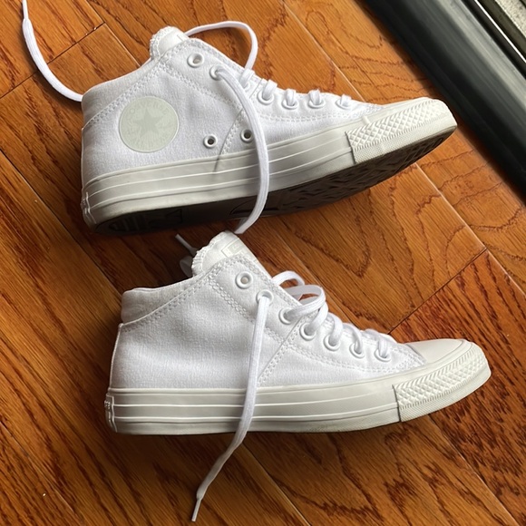 Monochrome white mid top converse - Picture 2 of 5